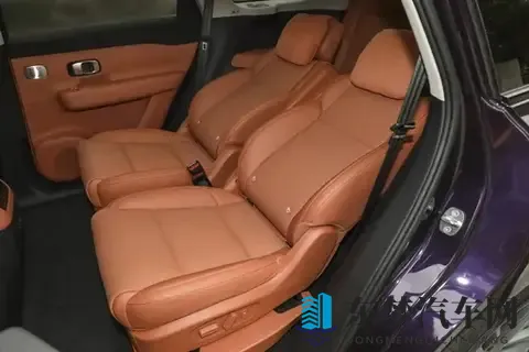 增购家用车别乱选！这台6座大空间SUV，零跑C16实测比MPV都实用-3