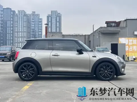 成人爱看视频:成人偏爱观看短片,娱乐生活丰富多彩-1