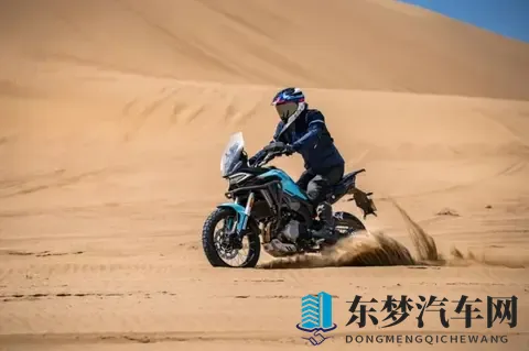 两万出头配齐三箱和双电控，这台国产ADV让春风450MT也紧张？