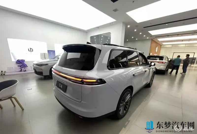 他摸着她双乳不停呻吟A片小视频:新车型亮相,独特设计引发热议-1