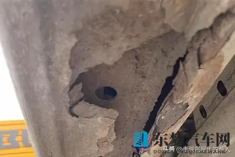 别等底盘锈穿才后悔！3种情况必须喷护甲，避坑技巧直接抄作业-1