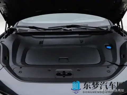 极氪001降价至269万！900V架构让燃油车慌了-2