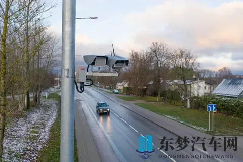 加拿大安大略省全面拆除测速摄像头,省长怒批是“敛财工具”-2