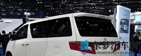 董明珠成功造车，车标惊艳众人，一看价格网友直呼：你疯啦！！！-1