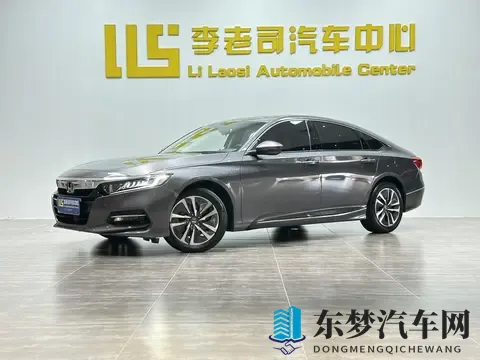 亚裔张丽黑人大战洋吊：亚裔张丽与黑人激烈冲突，外籍男子旁观热议