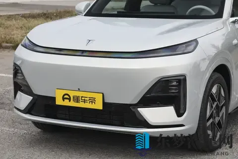 深蓝S09凭啥成85后心头好？颜值高、空间大、动力足-2