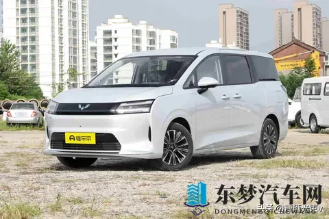 五菱星光730要来了,价格打到7万,MPV市场怕是要乱套-1