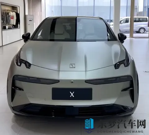 班长让我把手伸到她的：班长要求我触摸她的某个部位-1