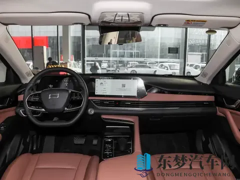 试驾2026款奔腾B70：戈型大灯+掀背尾门，这匹家用黑马实力几何？-2