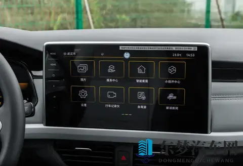 2026款宝来1129万起售！1025寸屏幕缩到8寸，扬声器也砍掉2个-3