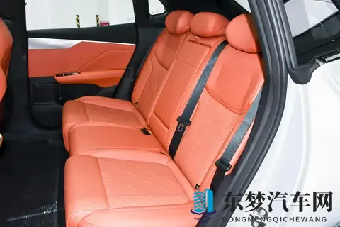 副驾零重力座椅！深蓝 S05 长途坐 3 小时会累吗？-3