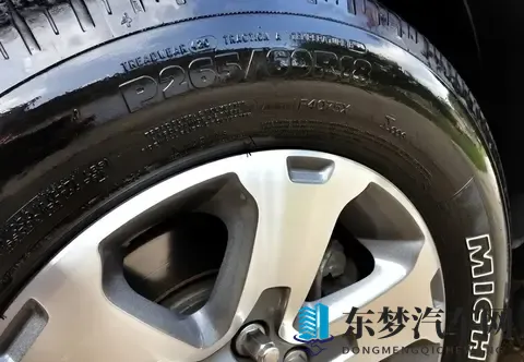 为什么说洗车的时候不要贪小便宜擦轮胎油？-1