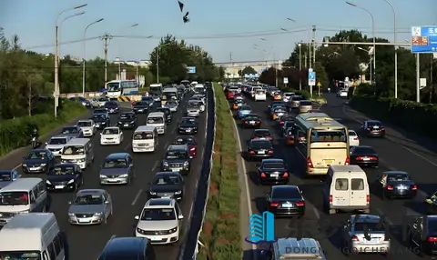 驾校教练骂爆的操作：手动挡3档起步？车没动先废半条命！-1