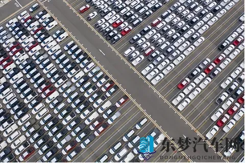 车企倒了，车却火了！年轻人抢 “烂尾车” 背后-2