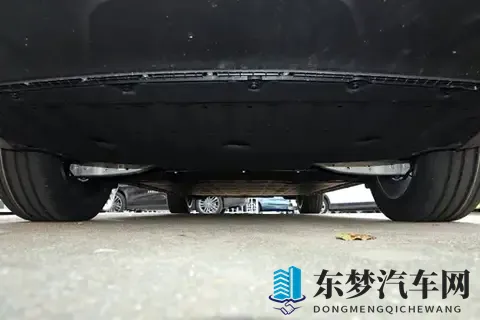 增购家用车别乱选！这台6座大空间SUV，零跑C16实测比MPV都实用-1