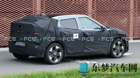 现代IONIQ 3谍照曝光：续航450-600公里，与比亚迪海豚竞争-2