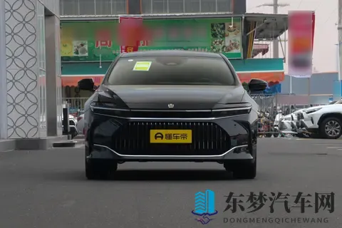 30 万左右选中大型混动轿车，皇冠（进口）怎么选？别被配置绕晕了-1