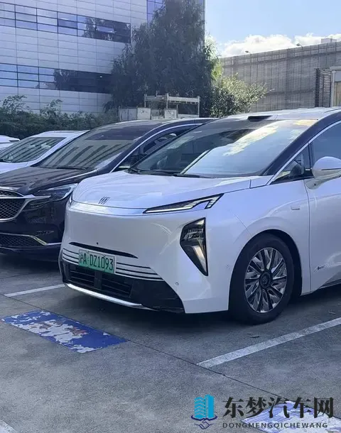 尺寸超腾势D9，插混纯电任选，别克至境世家实车现身街头-1