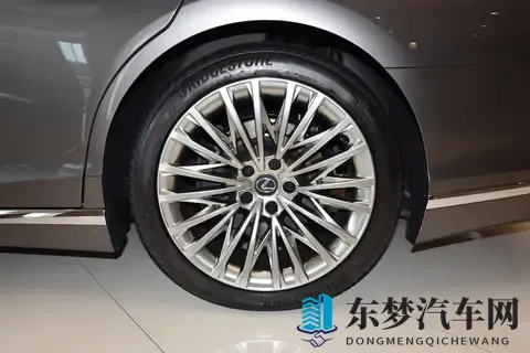 一次性说清楚 雷克萨斯LS500h 新车选购指南 四个配置如何选？-1