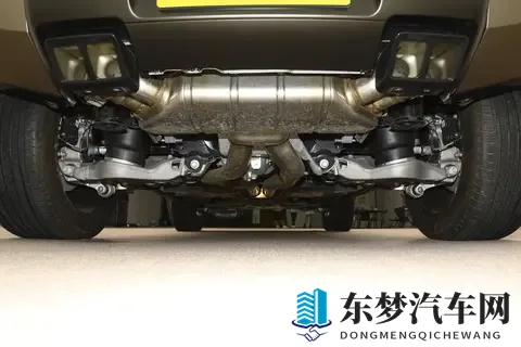 2026 款路虎卫士 OCTA 和 BLACK 版怎么选？16 万差价的背后-1