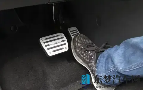 开了3年车，才知道轻踩油门比大脚油门更伤车，都是真心话！-2