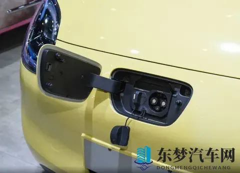 宏光MINIEV四门版448万起,745L大空间,后排应急,丐版性价比高-3