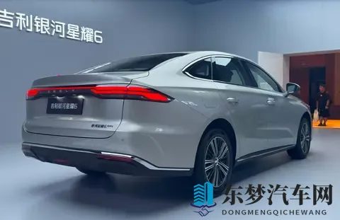 入门60公里纯电续航，星耀6看似鸡肋，但一口价688万起是大招-2