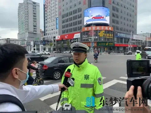 交警:别问堵车时为何不能打开“内循环”,问就是“2个原因”-3