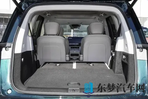 奇瑞“野心”偷偷藏不住！大型SUV卖1899万，外观内饰都像理想L9-3