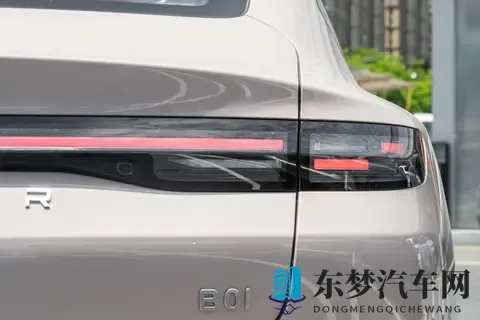 1198万竟配激光雷达？零跑B01实测，这款纯电家轿是否值得入手？-3