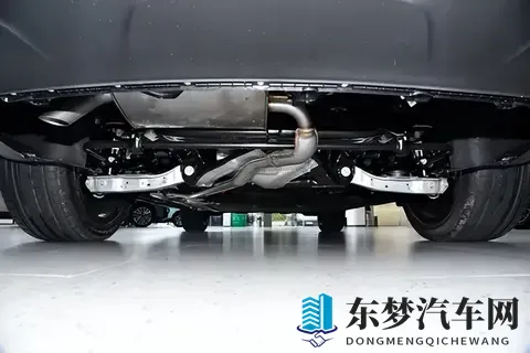 156寸后排大屏+六座布局，这台增程纯电SUV真香价开售-3