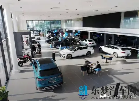 被黑人各种姿势猛烈进出：黑人狂热动作，激情四溢，激烈交缠