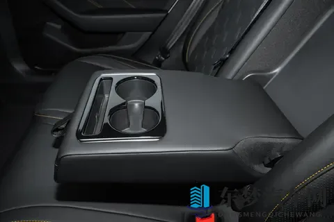 老太婆脱了裤子让我玩：老妇宽衣，邀我嬉戏-2