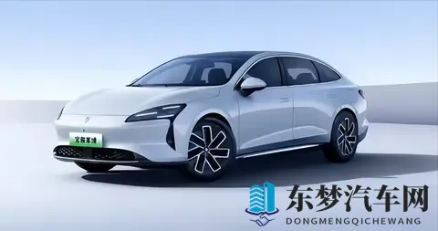 宝骏放大招！享境中大型轿车官图曝光，纯电插混都能选-1