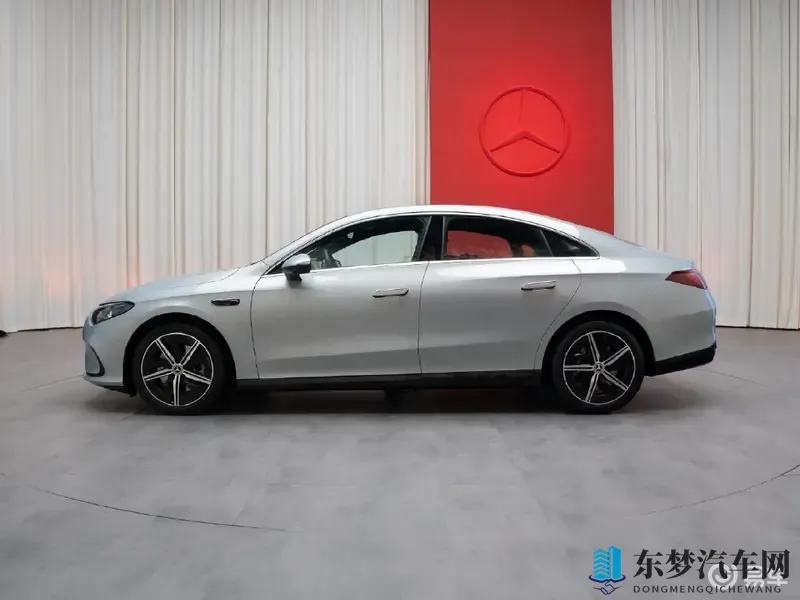 张丽EVeIynIinPK黑人：跨界融合重塑汽车设计新浪潮-1