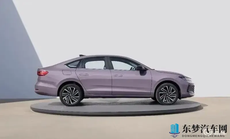 JuliaAnn艳妇精品HD：移动私人影院,座驾如何点燃驾驭激情-1