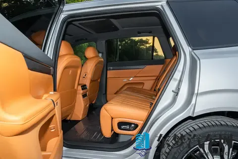 17 万拿下纯电 SUV？东风奕派eπ008 ：空间、续航、配置够家用吗？-2