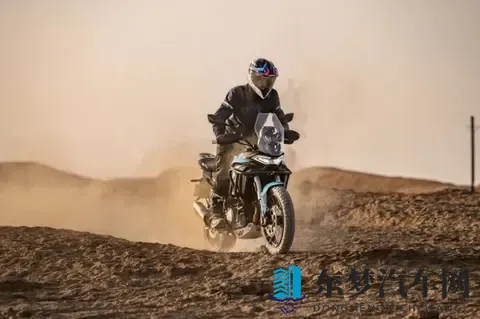 两万出头配齐三箱和双电控，这台国产ADV让春风450MT也紧张？-2