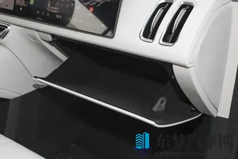 全家出游新选择？深蓝S09能否成为六座SUV的黑马！-3