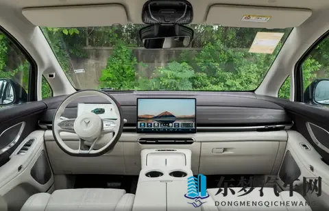 26款岚图梦想家：重新定义高端智能MPV，值得买吗？-1