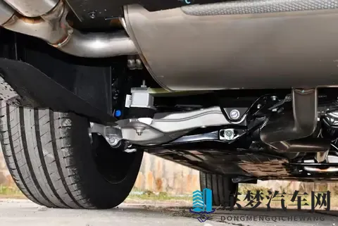 领克09四驱探索版：254马力+爱信8AT，配全时四驱，价格配置双杀-3