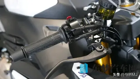 新车上市！春风750SR–S售价44980元，国产四缸来了！