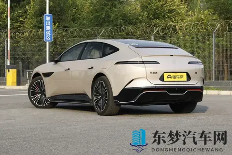 阿维塔 12四激光版上市：四激光雷达与52度电池如何重塑智能出行？-3