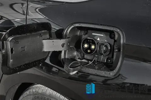 10万级家轿太卷了！风云A8L对决秦L DM-i，谁更能拿捏年轻人？-2