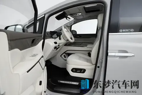 四驱+激光雷达，这台国产MPV真有点狠！-3