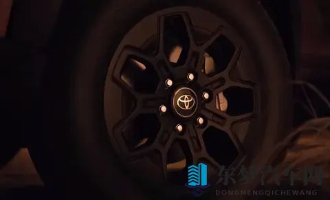 新一代丰田Hilux Travo预告11月10日泰国首发！-1