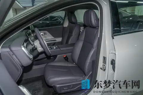 1198万竟配激光雷达？零跑B01实测，这款纯电家轿是否值得入手？-1