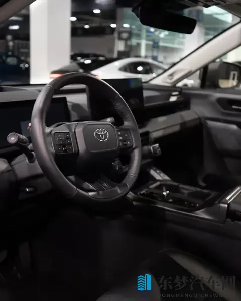 全新一代丰田RAV4插混版实车亮相 配25L动力 若国产能卖得好吗？-1