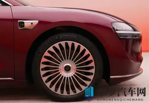 换标增配再出征！新款享界S9产品力硬刚同级竞品