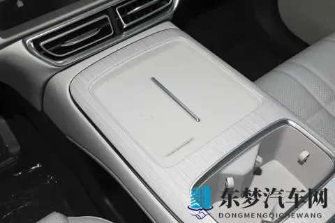 15 分钟快充 + 310km 纯电续航！深蓝 S09，通勤郊游都适配-2